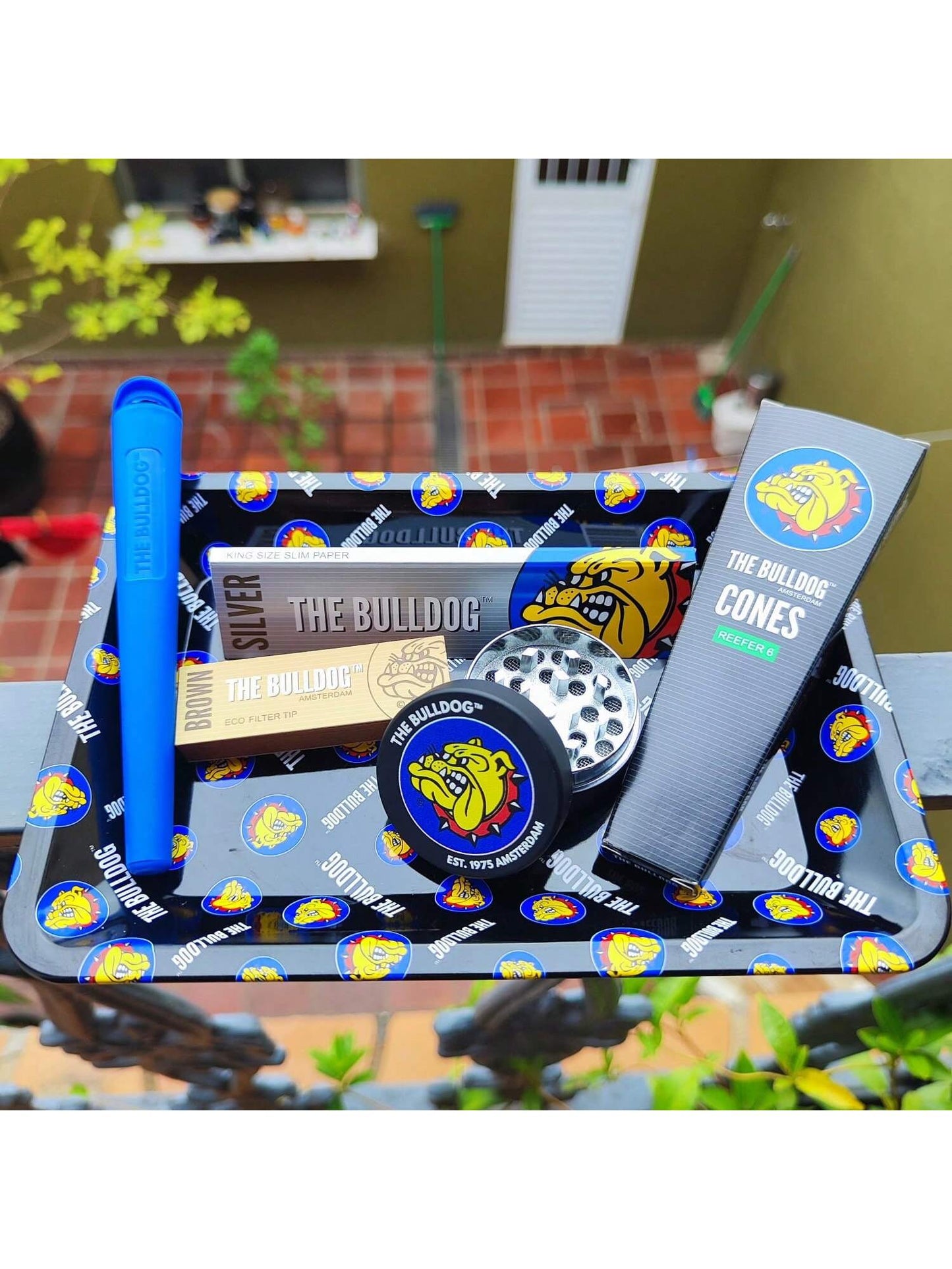 Papel para Cigarros Kit The Bulldog com Sedas Piteiras Abrasador e Bandeja