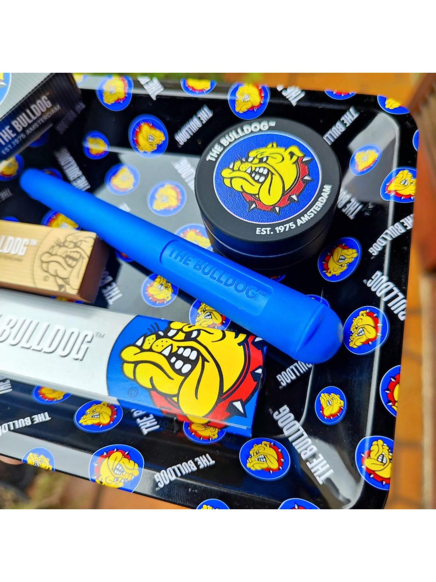 Papel para Cigarros Kit The Bulldog com Sedas Piteiras Abrasador e Bandeja